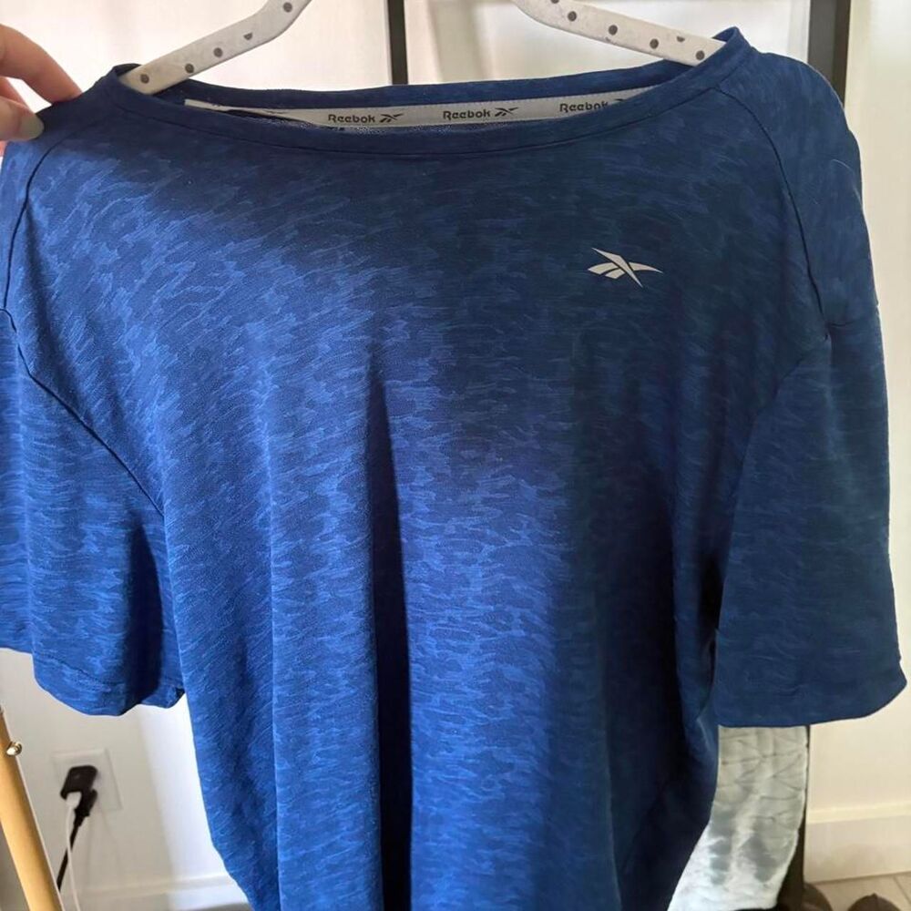 Reebok Men's Blue and Navy T-shirt